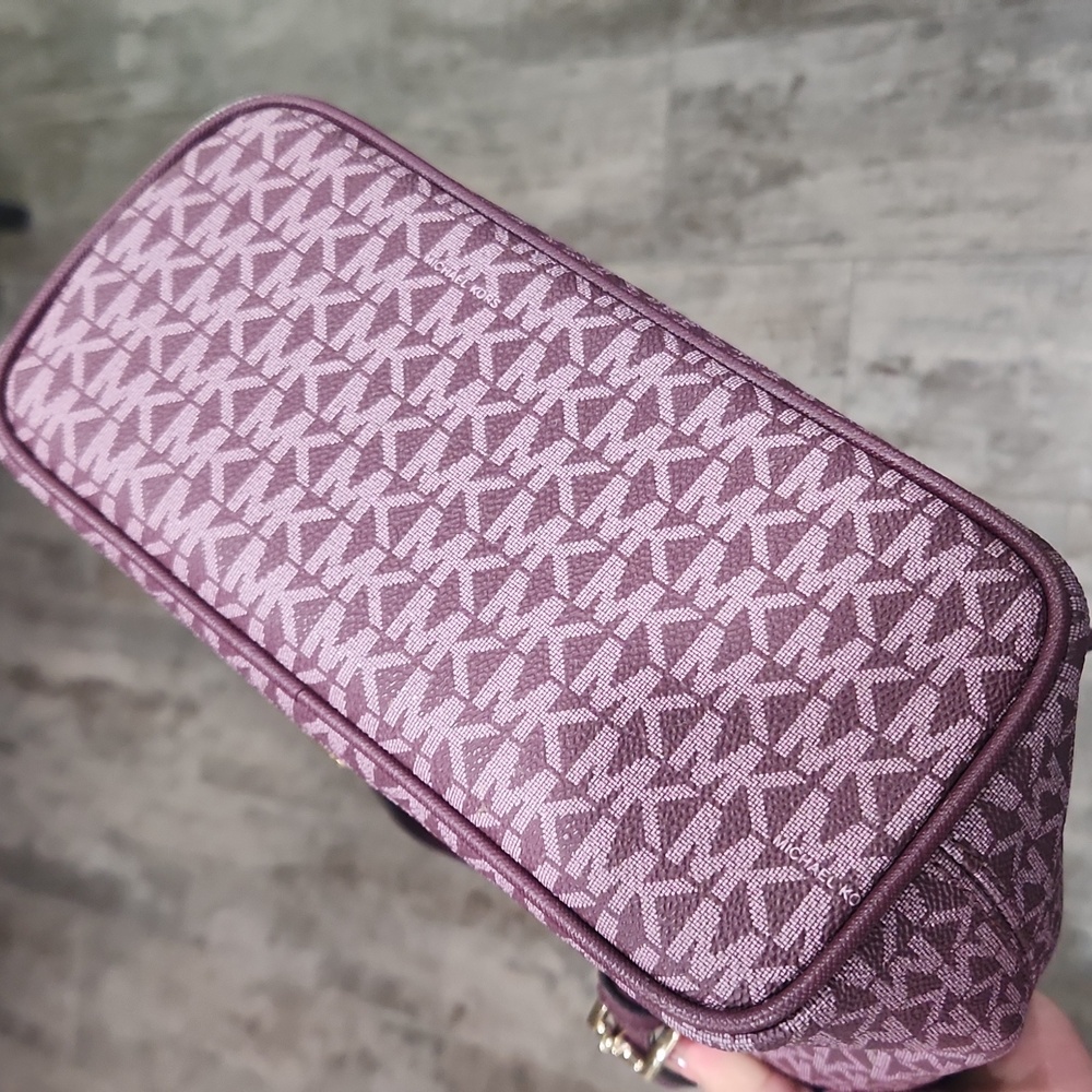 Michael Kors Purple Signature Bag - Picture 5 of 11